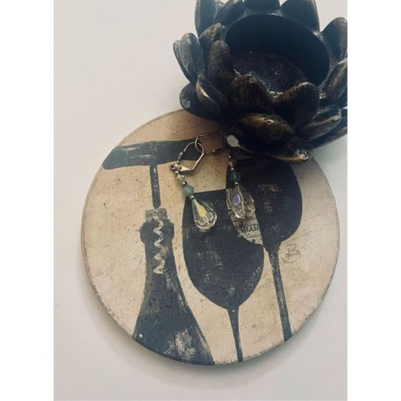 Pretty clear bead DROP EARRINGS - Picture 4 of 4